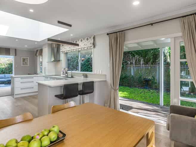 12 Midway Avenue, Castor Bay