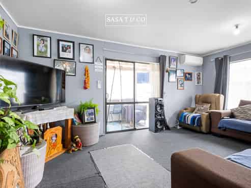 2/4 Colin Street, Mangere