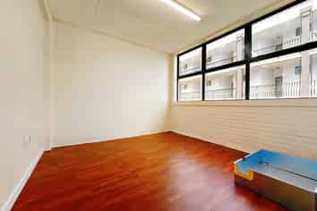 Versatile 200m2 Retail/Workroom