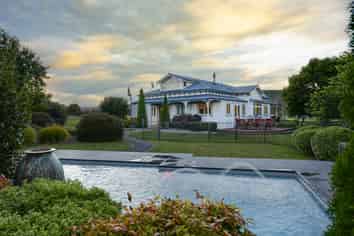 355 Main Rd Spring Grove, Wakefield