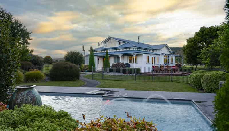 355 Main Rd Spring Grove, Wakefield