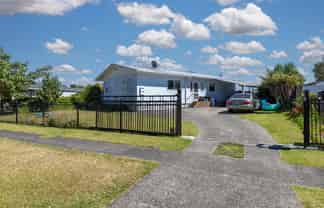 32 Baker Street, Huntly