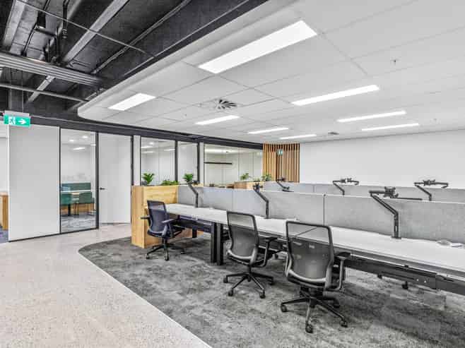 Premium office suites with furniture and IT