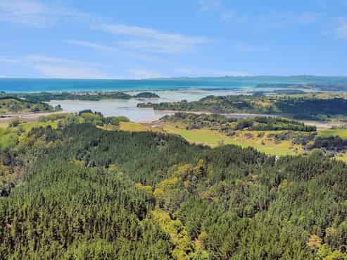 700 Burma Road, Maraetotara