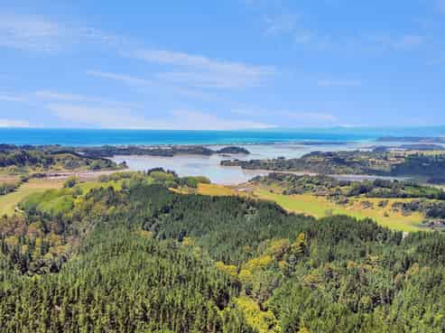 700 Burma Road, Maraetotara