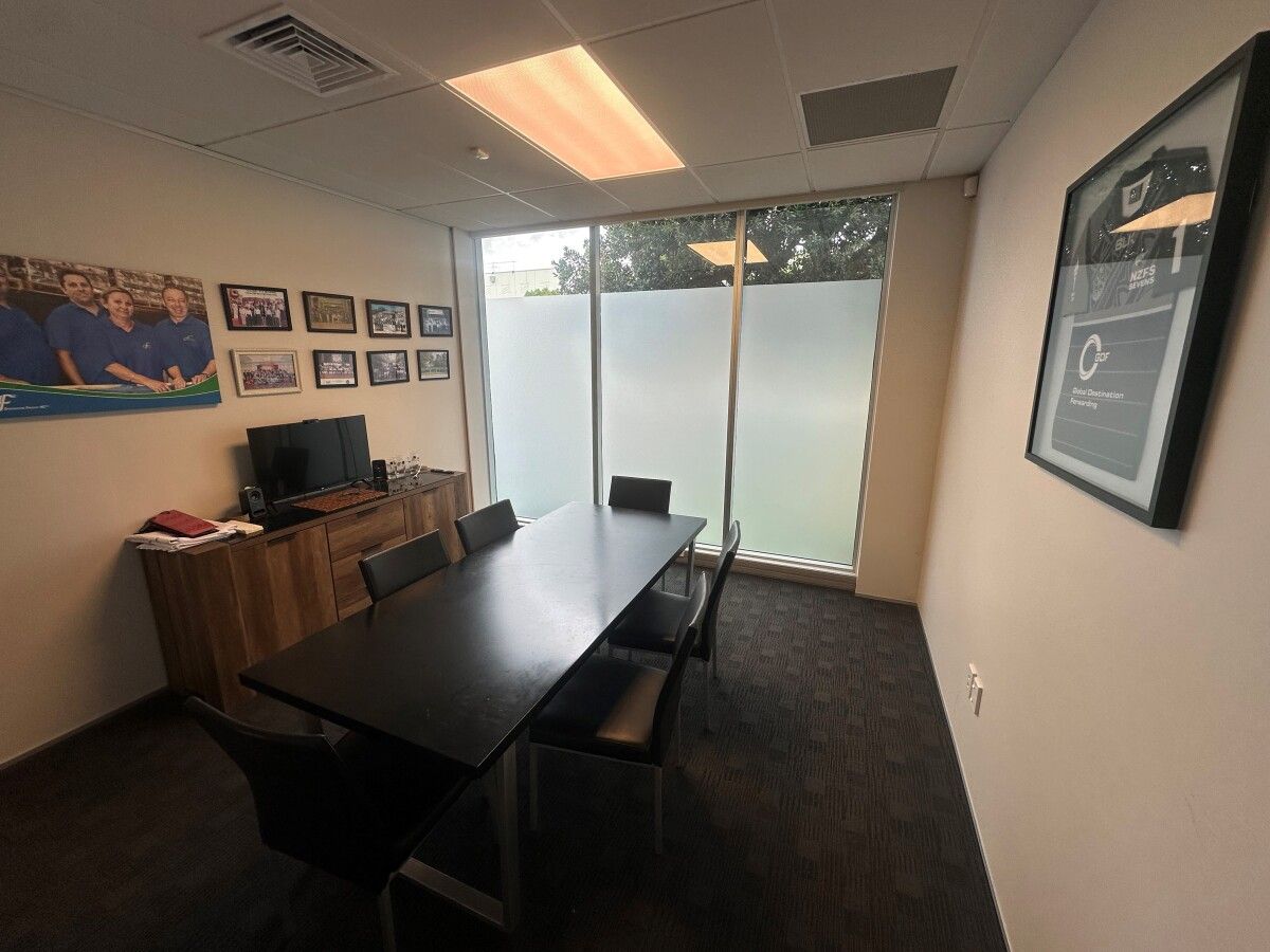 Ground Floor Airport Office - Ansicht 2