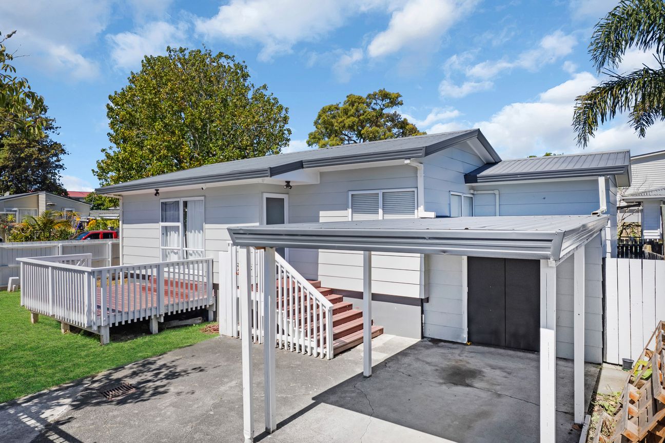 House in Auckland, Ōwairaka, Mount Albert - View 3