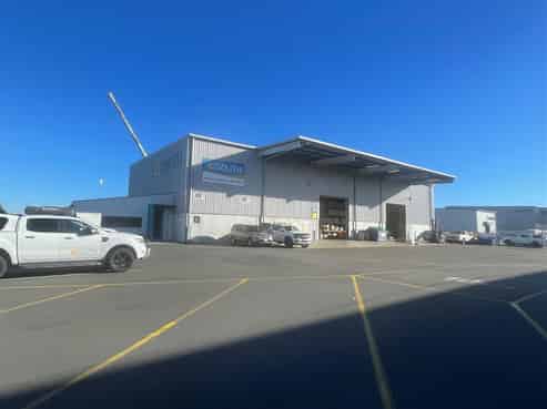 Industrial Warehouse on Airport Campus