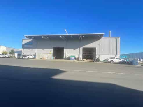 Industrial Warehouse on Airport Campus