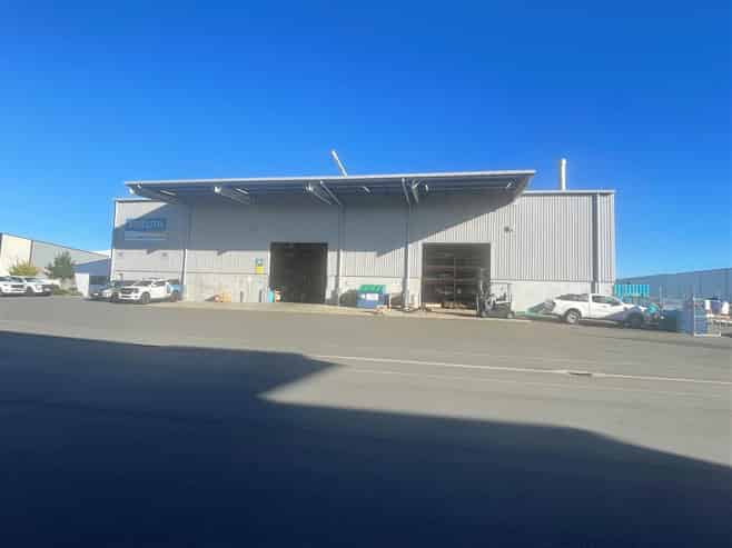 Industrial Warehouse on Airport Campus