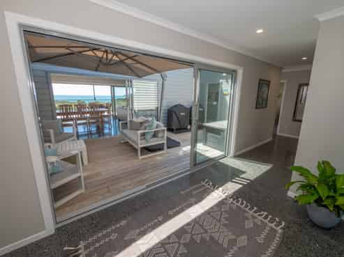 116 Stratford Dr, Cable Bay