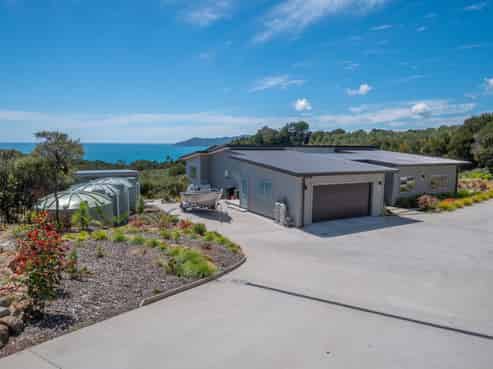 116 Stratford Dr, Cable Bay