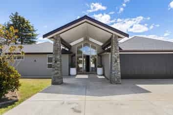 8a Jelas Drive, Riverhead