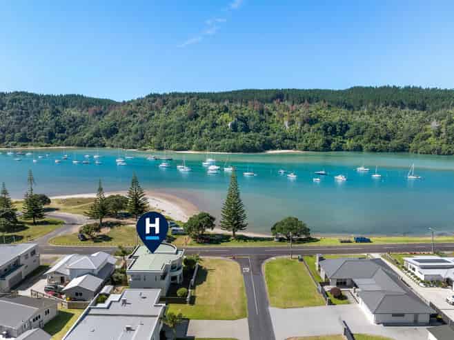 301 Beach Road, Whangamata