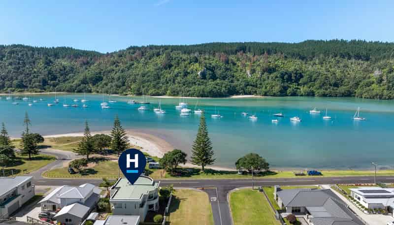 301 Beach Road, Whangamata