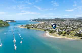 301 Beach Road, Whangamata