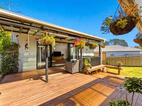 12 Downer Street, Helensville