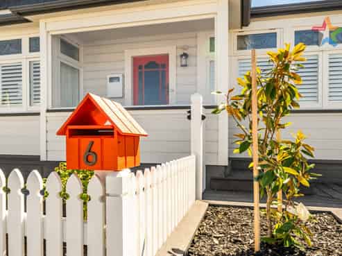 6 Wha Street, Lyall Bay
