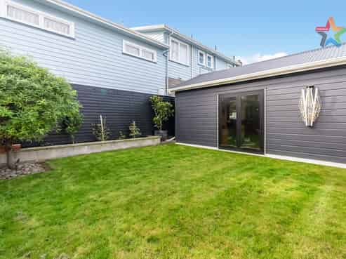 6 Wha Street, Lyall Bay