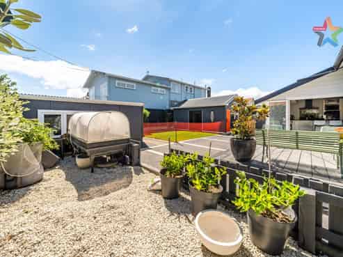 6 Wha Street, Lyall Bay