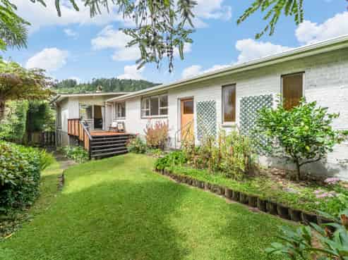 14A Forest Road, Pinehaven