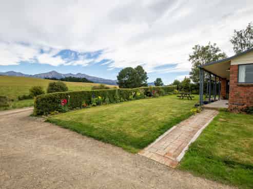 5669 West Coast Road, Springfield