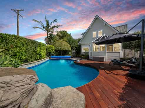 6 Pohutukawa Road, Beachlands