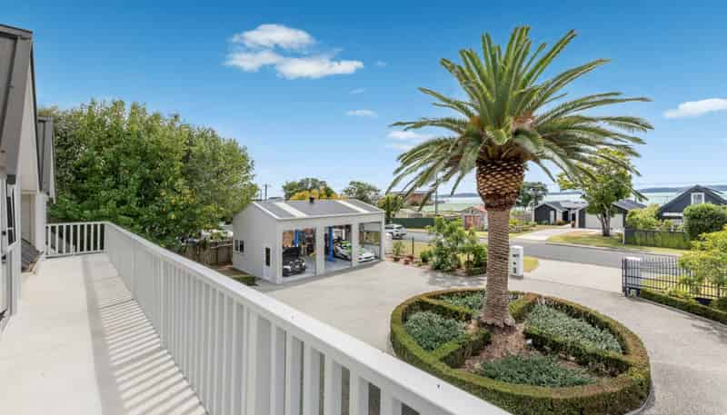 6 Pohutukawa Road, Beachlands