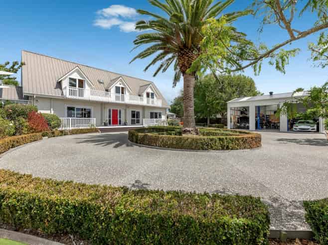 6 Pohutukawa Road, Beachlands