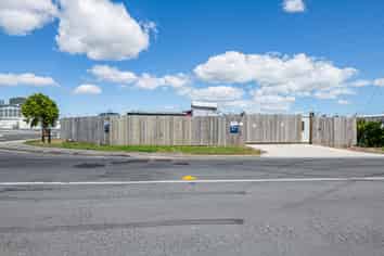 Industrial Space/Yard - Vacant Possession!
