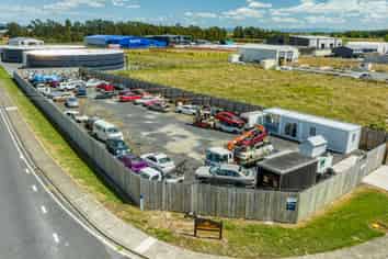 Industrial Space/Yard - Vacant Possession!