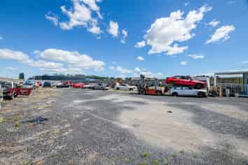 Industrial Space/Yard - Vacant Possession!