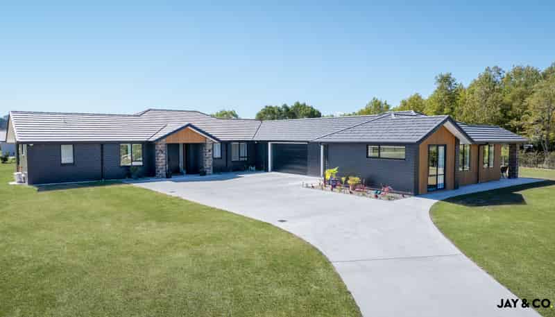 1 Riverside Way, Clevedon