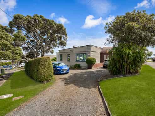 8 Archibald Road, Kelston