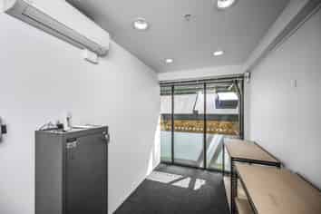 CBD Victoria Quarter Office, Occupy or Invest!