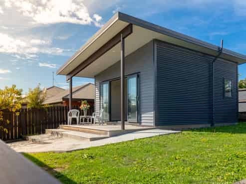 6 Thomas Street, West End