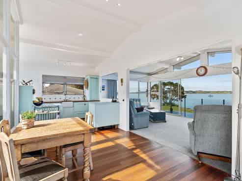 6 Waikaraka Beach Road, Tamaterau