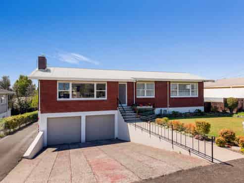 67 Macdonald Road, Glenview