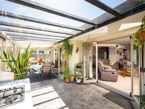 16 Delta Mews Place, Clive