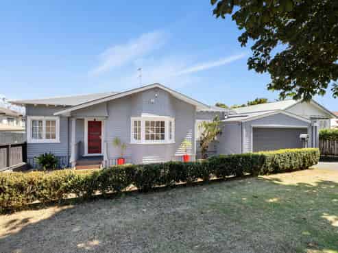 29 Queensway, Three Kings