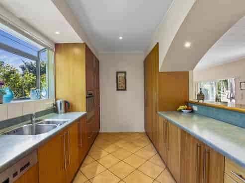 15 Riverbank Road, Okoia