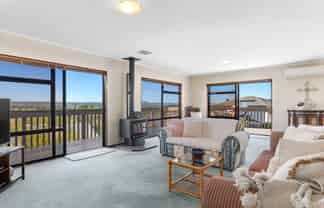 15 Philomel Crest, Welcome Bay