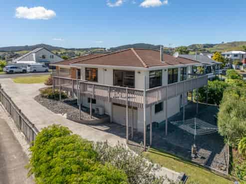 15 Philomel Crest, Welcome Bay