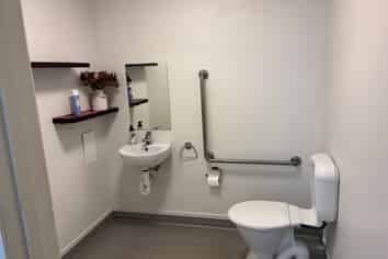 Prime retail or professional space- For Lease
