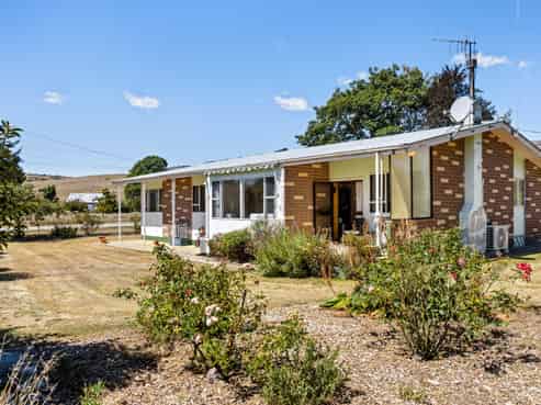 6 Cambridge Road, Patearoa, Ranfurly