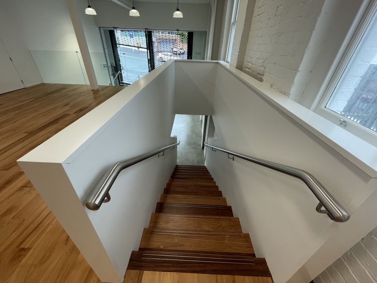 Rare Showroom/Office + Mezzanine - Mehr