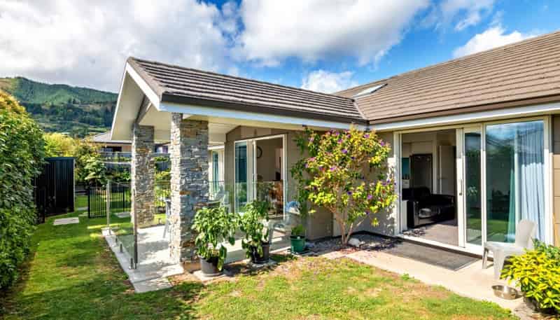 17 Sabine Drive, Richmond