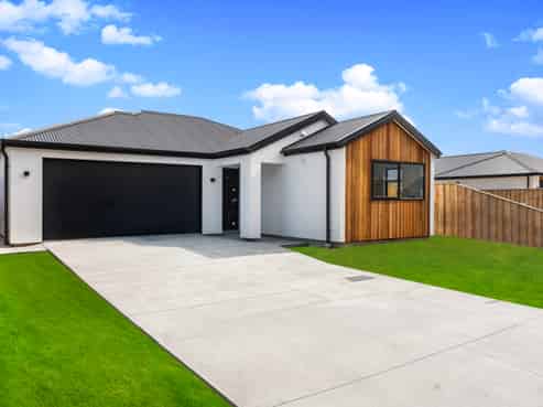 35 Stackwood Avenue, Ravenswood