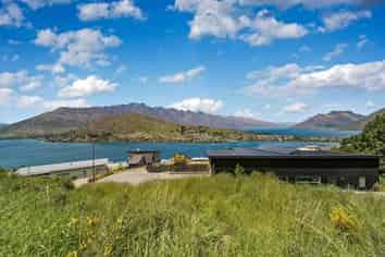 12 Birch Lane, Queenstown Hill