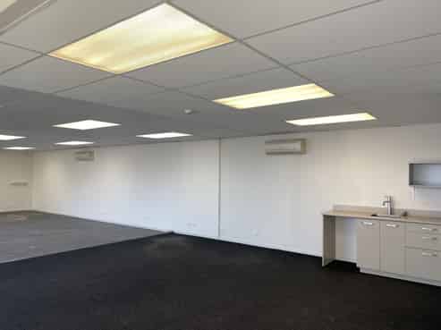 Ground Floor Retail/Showroom or Office